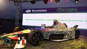 ತ್ಯಾಜ್ಯ ಬಳಸಿ ದೇಶದ ಮೊದಲ ರೇಸ್ ಕಾರ್ ನಿರ್ಮಾಣ: ಇದಲ್ಲವೆ ಎಂಜಿನಿಯರಿಂಗ್ ಜಾಣ್ಮೆ!