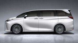 ವಾಹನ ಲೋಕದ ಸುರ-ಸುಂದರನಿವನು: ಅರಮನೆಯಂತಹ ಇಂಟೀರಿಯರ್... ಸೆಲೆಬ್ರಿಟಿಗಳು ಮುಗಿಬಿದ್ದು ಖರೀದಿ!