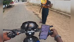 Ola: ಪಕ್ಕದ ಬೀದಿಗೆ ಬೈಕ್ ಬುಕ್ ಮಾಡಿದ ಯುವತಿ: ವಿಷಯ ಕೇಳಿ ಬಿದ್ದು ಬಿದ್ದು ನಕ್ಕ ಓಲಾ ರೈಡರ್!