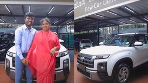 ಅಮ್ಮನಿಗೆ ಏಕ್ ನಂಬರ್ Hyundai Creta ಕಾರು ಉಡುಗೊರೆ ನೀಡಿದ ಡ್ರೋನ್ ಪ್ರತಾಪ್, ಬೆಲೆ ಎಷ್ಟು.. ವಿಶೇಷತೆಗಳೇನು?