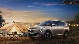 7-ಸೀಟುಗಳು, 490 Km ರೇಂಜ್, ಕಮ್ಮಿ ಬೆಲೆಯ ಹೊಸ Kia Carens Clavis ಎಲೆಕ್ಟ್ರಿಕ್ ಕಾರಿನ ಕುರಿತ ಪ್ರಮುಖಾಂಶಗಳಿವು!