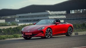 ಜಿಂದಾಲ್ - ಎಂಜಿ ದೋಸ್ತಿ: ವಿಮಾನದಂತಿರುವ ಹೊಸ ಸೈಬರ್‌ಸ್ಟರ್ ಕಾರು ಬಿಡುಗಡೆ.. ಬೆಲೆ ಎಷ್ಟು, ವಿಶೇಷತೆಗಳೇನು?