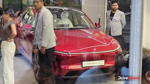 ರಸ್ತೆ ಮೇಲಿನ ಅಂಬಾರಿಯಂತಿದೆ.. ದೇಶದ ಮೊದಲ Tesla Model Y ಎಸ್‌ಯುವಿ ಕುರಿತ ಪ್ರಮುಖಾಂಶಗಳಿವು, ಯಾರು ಹೇಳಲ್ಲ!