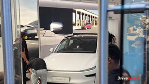 ಟೆಸ್ಲಾದ ಶೋರೂಂ ಲೋಕಾರ್ಪಣೆ: ಅಮೆರಿಕದ ಅಂಬಾರಿ ಭಾರತಕ್ಕೆ.. ಮೊದಲ ಕಾರು ಬಿಡುಗಡೆ.. ಬೆಲೆ ಎಷ್ಟು?