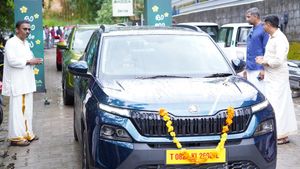 ಡೆಲಿವರಿ ಪಡೆಯಲು ಕ್ಯೂ ನಿಂತ ಜನ: ಈ ಕಾರಿಗೆ ಫುಲ್ ಡಿಮ್ಯಾಂಡ್: ಒಂದೇ ದಿನ 200 ಕಾರುಗಳ ವಿತರಣೆ