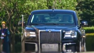 ರಷ್ಯಾ ಅಧ್ಯಕ್ಷ ಪುಟಿನ್‌ Aurus Senat ಕಾರಲ್ಲಿ ಪ್ರಧಾನಿ ಮೋದಿ: ಬ್ರೋ.. ಇದು ಚಲಿಸುವ ಕೋಟೆ.. ಏನಿದರ ವಿಶೇಷತೆ?