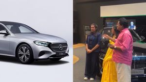 ದುಬಾರಿ ಬೆಲೆಯ ಕಾರನ್ನು ಖರೀದಿಸಿದ ಖ್ಯಾತ ಗಾಯಕ.. ಹಾಡುಗಾರಿಕೆಗೆ ಮನಸೋತ ಶೋರೂಂ ಸಿಬ್ಬಂದಿ!