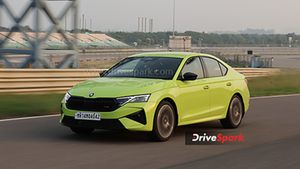 Skoda Octavia RS Review: ಸ್ಕೋಡಾ ಆಕ್ಟೇವಿಯಾ ಆರ್‌ಎಸ್ ರಿವ್ಯೂ.. ಬಂಗಾರದಂತಹ ಕಾರಿದು, ಎಲ್ಲವು ಸೋಲ್ಡ್ ಔಟ್!