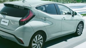 Toyota: ಬೈಕ್‌ನಂತೆ 35.8 Km ಮೈಲೇಜ್.. ಹೊಸ ಟೊಯೊಟಾ ಕಾರು ಮತ್ತೊಮ್ಮೆ ಕಾಣಿಸಿಕೊಂಡೆ ಬಿಡ್ತು, ಬೆಲೆ ಎಷ್ಟು?