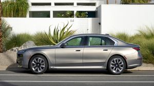 BMW: ಭಾರತದಲ್ಲಿ i7 ಸೆಡಾನ್ ಜೋರು: 1,000 ಕಾರುಗಳು ಡೆಲಿವರಿ... ಇದಕ್ಕೆ ಸೆಲೆಬ್ರಿಟಿಗಳು ಕೂಡ ಫಿದಾ!