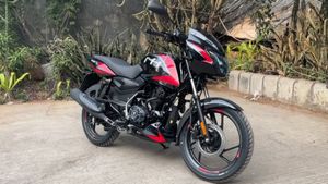 Bajaj: ಬಿಡುಗಡೆಗೂ ಮೊದಲೇ ಶೋರೂಂಗೆ ಬಂತು ಹೊಸ ಬಜಾಜ್ ಪಲ್ಸರ್ ಬೈಕ್.. ಬೆಲೆಯೂ ಕಮ್ಮಿ, ವಿಶೇಷತೆಗಳೇನು?