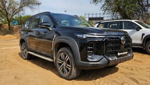 MG: ಟೊಯೊಟಾ ಫಾರ್ಚುನರ್ ಕಥೆ ಮುಗಿತಾ? ಗಜ ಗಾತ್ರದ ಹೊಸ ಎಂಜಿ ಎಸ್‌ಯುವಿ ಪರಿಚಯ.. 7-ಸೀಟರ್, ವಿಶೇಷತೆಗಳೇನು?