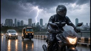 ಮಳೆಯಲ್ಲಿ ಬೈಕ್ ರೈಡಿಂಗ್: ಸುರಕ್ಷಿತವಾಗಿರಲು ಈ ಬಜೆಟ್ ಫ್ರೆಂಡ್ಲಿ ರೈಡಿಂಗ್ ಗೇರ್ಸ್ ಮಿಸ್ ಮಾಡ್ಬೇಡಿ!