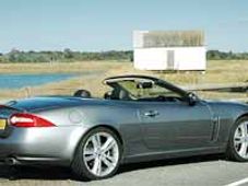 కళ్ళు చెదిరే జాగూర్-XKR మోడల్