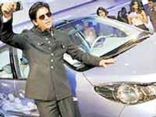 బాలీవుడ్ బాద్షా ఆవిష్కరించిన హుందాయ్ i10 ఎలక్ట్రిక్ వెర్షన్..!!