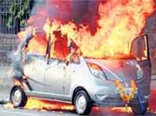 నానో కారు నడుపుతున్నారా.. అయితే జర జాగ్రత్త గురూ..!!