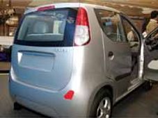 నానో, బజాజ్ యూఎల్‌సి చవక కార్లకు పోటీగా రీనాల్ట్ చిన్న కారు..!?