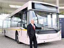 త్వరలో రోడ్లపైకి రానున్న'బెంజ్ బస్‌'..!!