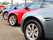 ఏప్రిల్ నెలలో జోరు తగ్గిన కార్ల విక్రయాలు