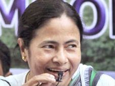 బుల్లెట్-ప్రూఫ్ కార్లకు 'నో' చెప్పిన సీఎం మమతా బెనర్జీ!!