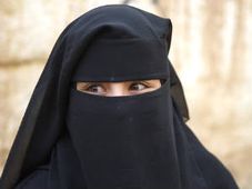 మేము డ్రైవింగ్ చేసి తీరుతాం...: డ్రైవింగ్ నిషేధంపై సౌదీ స్త్రీల నిరసన