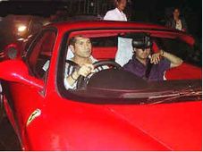 సూరత్‌కు వెళ్లిపోయిన సచిన్ టెండుల్కర్ ఫెరారీ కారు