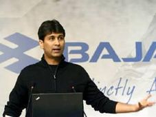 మహారాష్ట్రను వదలి వేరే రాష్ట్రానికి వెళ్తాం: బజాజ్ ఆటో