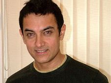 అమీర్ ఖాన్ రోల్స్ రాయిస్ కారు ఖరీదు ఎంతో తెలుసా..!