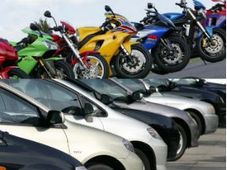 తగ్గిన దేశీయ కార్ల అమ్మకాలు, పెరిగిన బైక్‌ల అమ్మకాలు