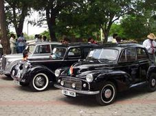 స్వాతంత్ర్య దినోత్సవాన్ని పురస్కరించుకొని పురాతన వాహనాల ప్రదర్శన