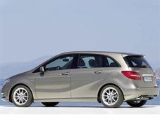 అగ్రస్థానాన్ని దక్కించుకుంటాం: బెంజ్; అగ్రస్థానాన్ని వదలం: బిఎమ్‌డబ్ల్యూ