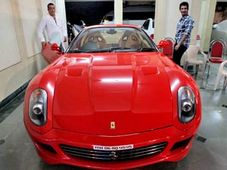 శర్మన్ జోషికి తన ఫెరారీ కారును ఆఫర్ చేసిన సంజయ్ దత్