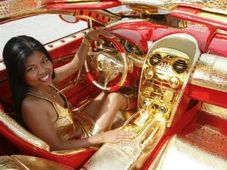 బెంజ్ కారును బంగారు కారుగా మార్పించుకున్న ఘనుడు