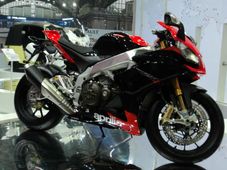 ఆప్రిలియా సూపర్‌బైక్‌ను ప్రదర్శనకు ఉంచిన పియాజ్జియో