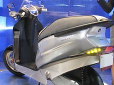 హైబ్రిడ్ కాన్సెప్ట్ స్కూటర్‌ను ఆవిష్కరించిన హీరో మోటోకార్ప్