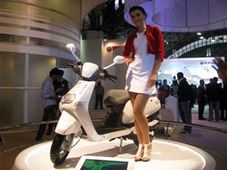 యమహా రే, టీవీఎస్ క్యూబ్ 100 హైబ్రిడ్, 125సీసీ స్కూటర్