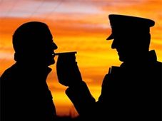 డ్రింక్ అండ్ డ్రైవ్: భారీ జరిమానాలు ప్లస్ 4 ఏళ్ల జైలు