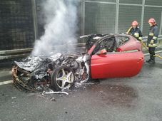 అగ్నికి ఆహుతైన మరో ఫెరారీ ఎఫ్ఎఫ్ సూపర్‌కారు