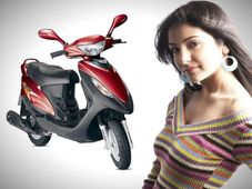 టీవీఎస్ స్కూటీ ప్రచారకర్తగా హీరోయిన్ అనుష్కా శర్మ