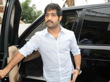 జూ. ఎన్టీఆర్ కారుకు ఇంకా తొలగించని సన్ ఫిల్మ్