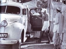 జాతిపిత మహాత్మా గాంధీ కాలు మోపిన కార్లు