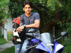 రేస్ బైక్‌లంటే మోజుపడే హీరో నాగ చైతన్య