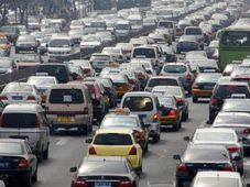 చైనాలో వాహనాల సంఖ్య 24 కోట్లు, డ్రైవర్ల సంఖ్య 26 కోట్లు