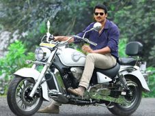 మిర్చిలో హ్యోసంగ్ ఎస్‌టి7 లీజర్ బైక్‌ ప్రభాస్ స్పైసీ రైడ్