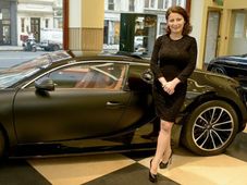 ప్రపంచంలో కెల్లా అత్యుత్తమ ఆటోమొబైల్ సేల్స్ఉమెన్