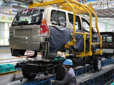 మహీంద్రా ప్లాంటులో సమ్మె, 500 యూనిట్ల ఉత్పత్తి నష్టం