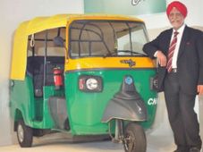 ఆపే సిటీ ఆటోరిక్షాను విడుదల చేసిన పియాజ్జియో