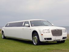 లగ్జరీ లీమోజైన్‌లను భారత్‌కు తీసుకొచ్చిన ఈకో రెంట్ ఏ కార్