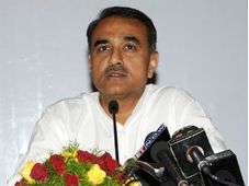 రూ.10 లక్షల కన్నా తక్కువ ధర కలిగిన కార్లపై ఎస్‌యూవీ టాక్స్ వద్దు: ప్రఫుల్ పటేల్