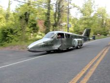 గాలిలో కాదు, రోడ్డుపై విహరించే విమానం